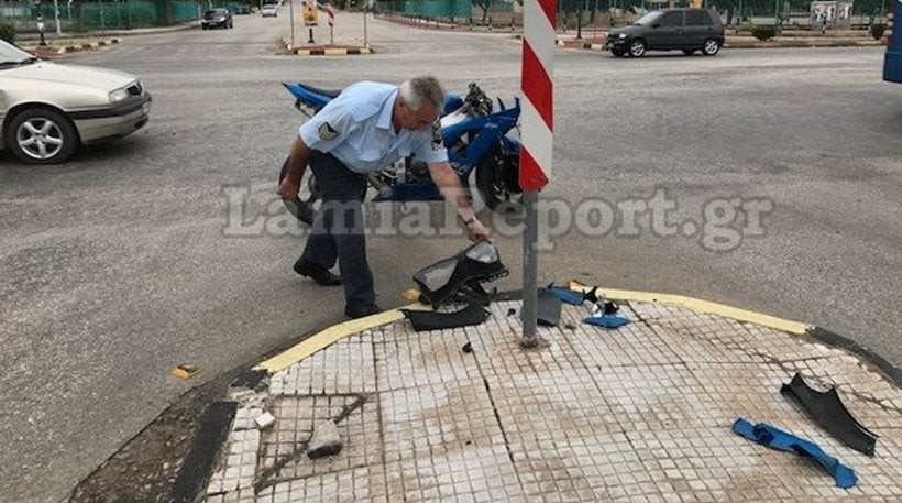 Αδέσποτα προκάλεσαν τροχαίο με μηχανή στη Λαμία (εικόνες)